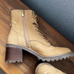 Crown Vintage Tan Lace-Up Boots